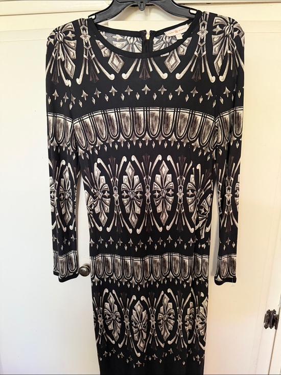 Tory Burch Dresses & Skirts - Tory Burch Black and White Long Sleeve Geometric Midi Dress